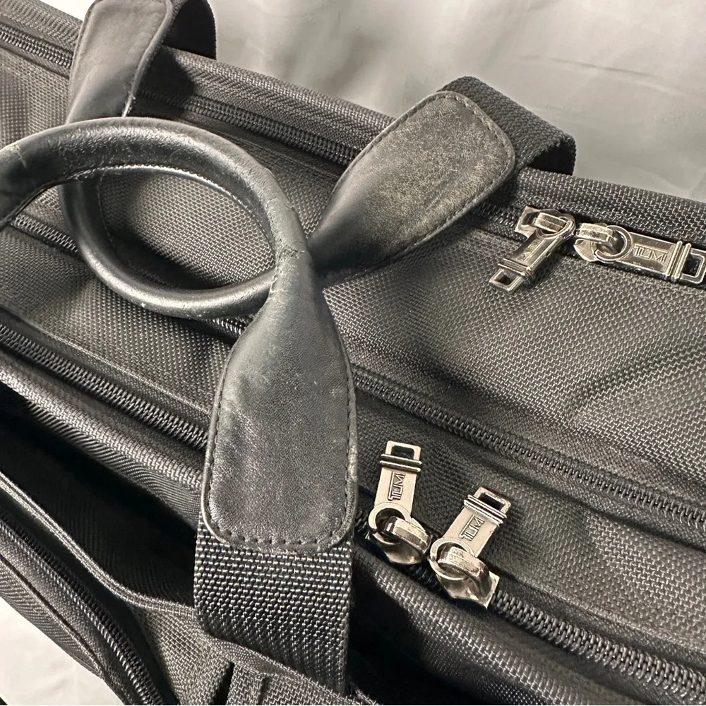 Tumi Alpha 2 Expandable Laptop Briefcase Mens Black Ballistic Nylon Business